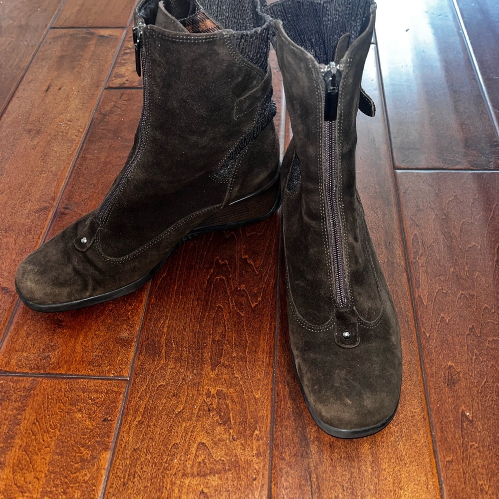 Aquatalia boots